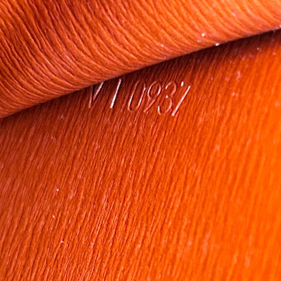 Louis Vuitton Vintage Capucines - Picture 17 of 17